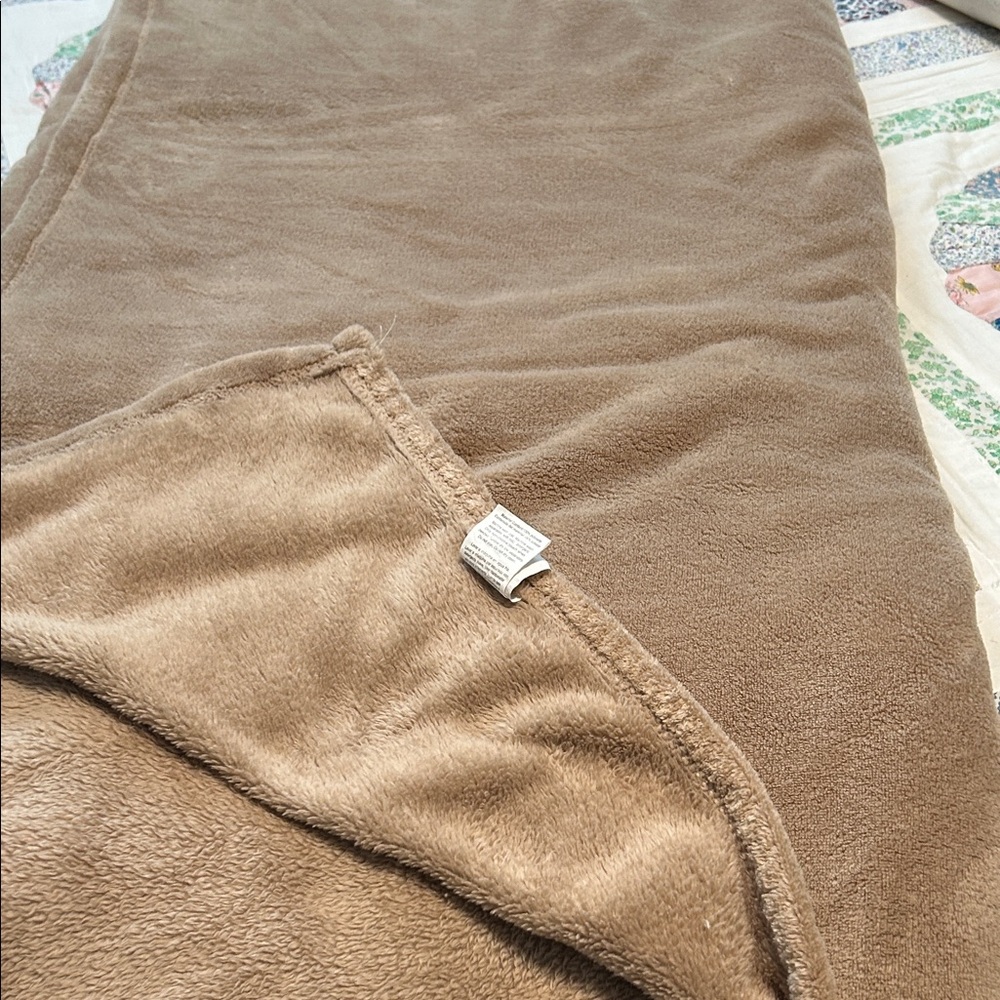 Mainstays Tan Fleece Blanket